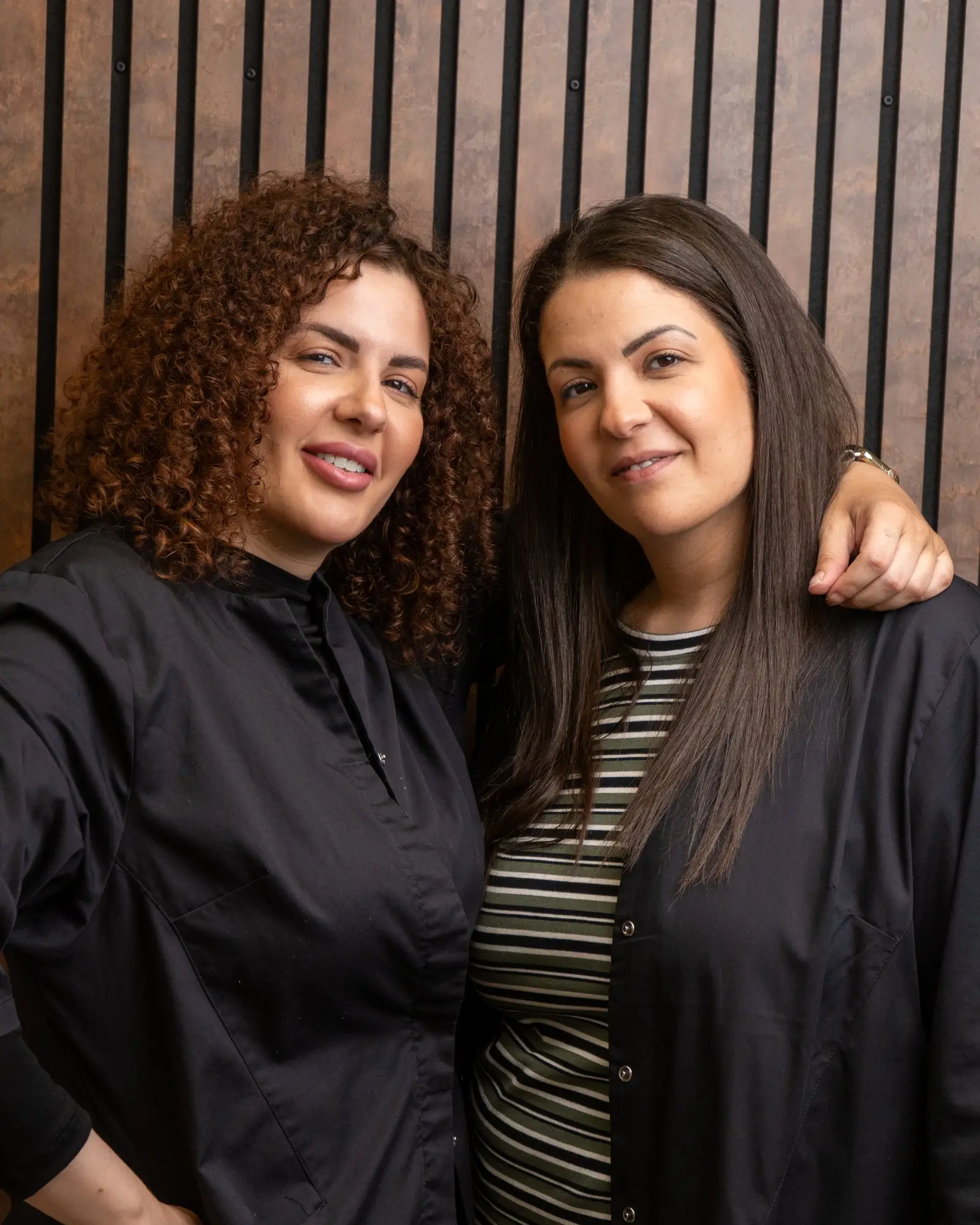 Tvillingerne Bahani og Tanya, der ejer og driver Cosmohagen